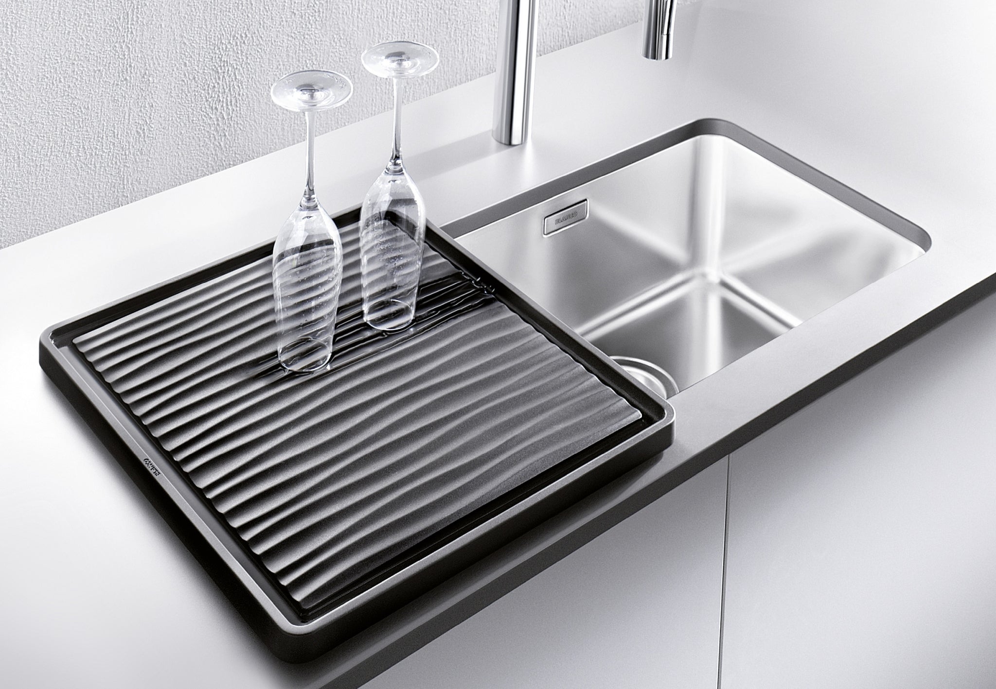 Anlegbarer Tropf aus Edelstahl Kunststoff 223067