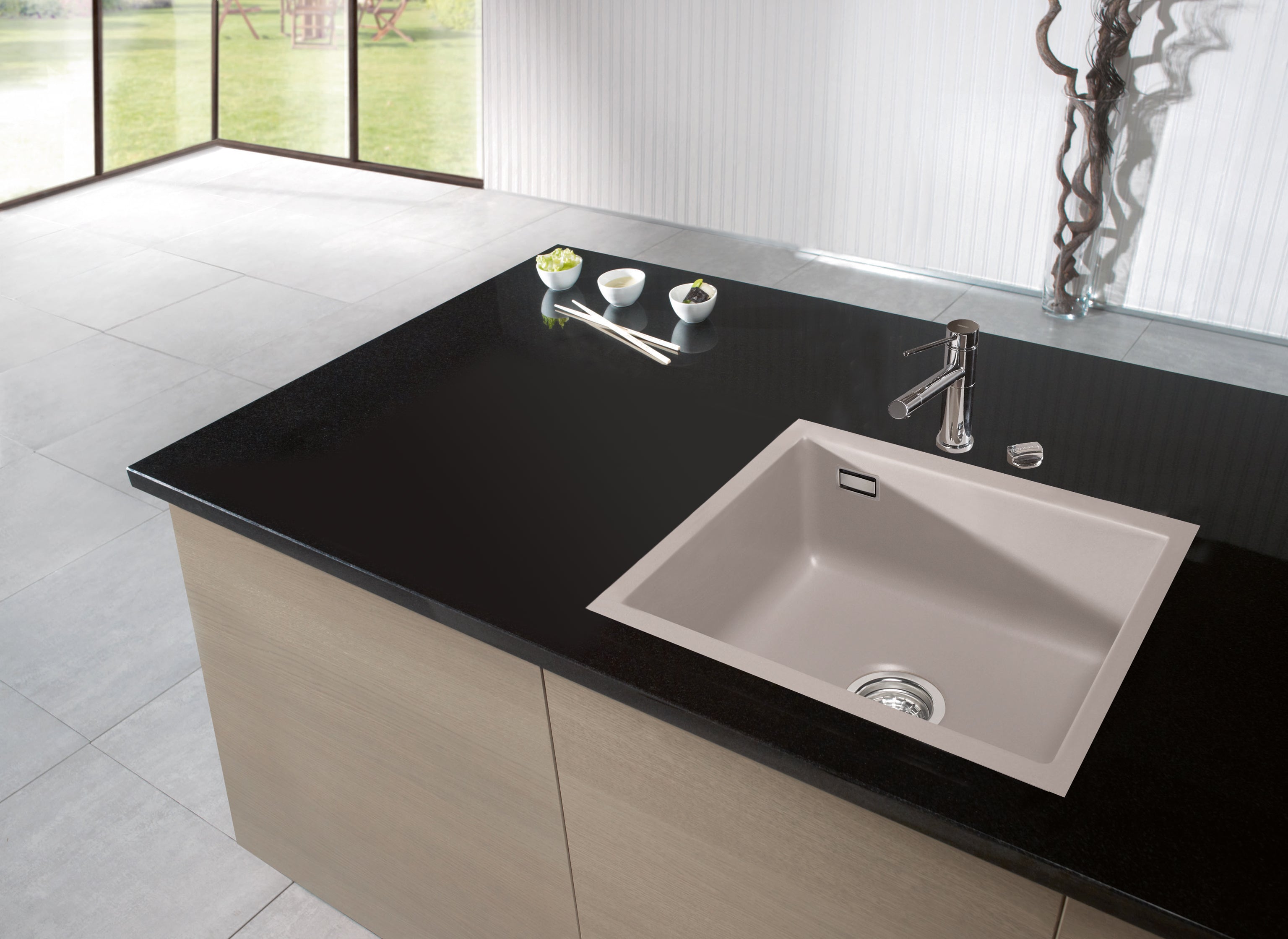 SYSTEMCERAM Einbauspüle Kara 57 F/o Nero 68 inkl. Excenterbetätigung, für 60 cm Schrankbreite, Spüle zum flächenbündigen Einbau ohne Hahnlochbank, mit Medio- Matte Schwarz, inkl. 4 x Eckradien R 10 Flächenbündig keine Beckenlage 51020268