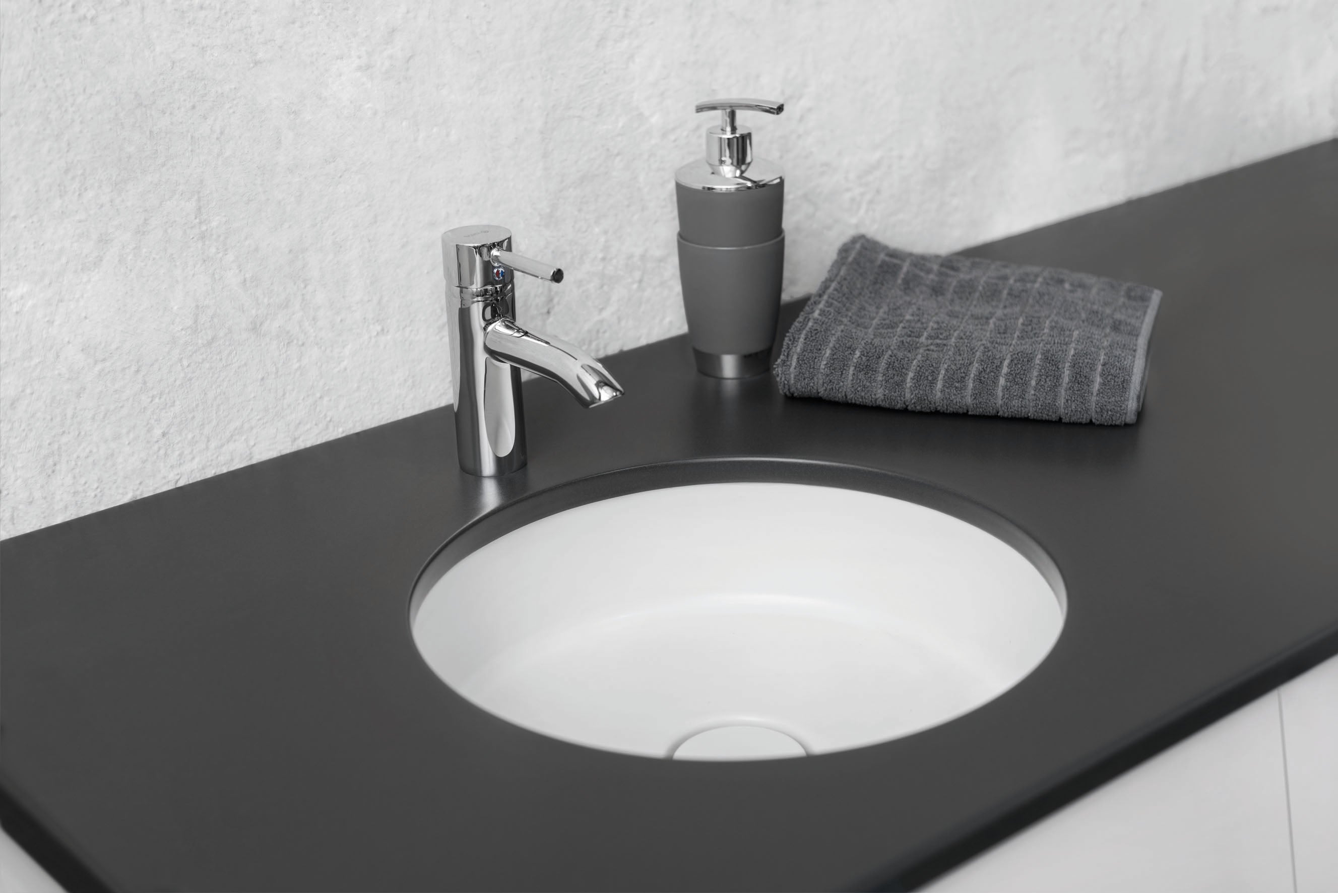 SYSTEMCERAM Einbauspüle Patera 40 U/g Fango 23 inkl. Excenterbetätigung, für 50 cm Schrankbreite, mit geschliffener Oberseite, inkl. Ablauf mit keramischer Abdeckung und Geberit Clou- Überlaufsystem, verschließbar Unterbau keine Beckenlage 34200223