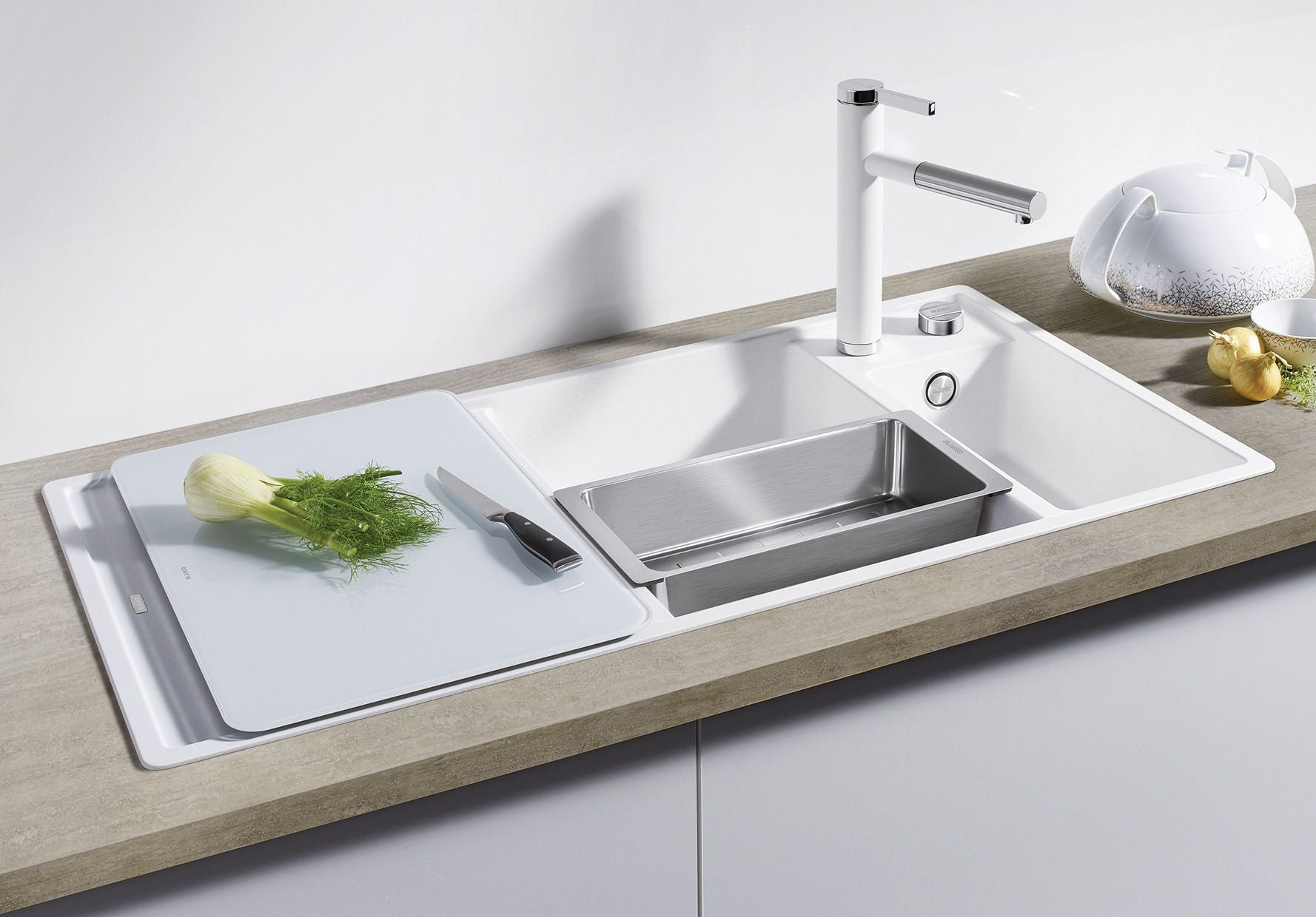 BLANCO AXIA III 6 S SILGRANIT mit Ablauffernbedienung inkl. Glasschneidbrett Becken rechts softweiß 527045